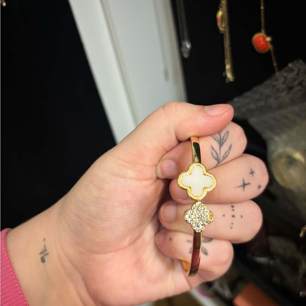 Elegant Gold and White Clover Bracelet